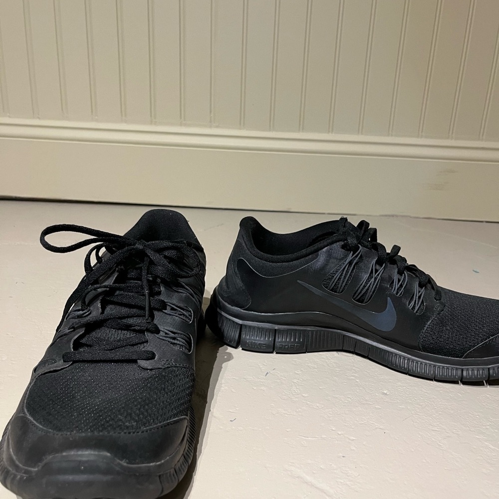 Nike Men's Black Athletic Shoes